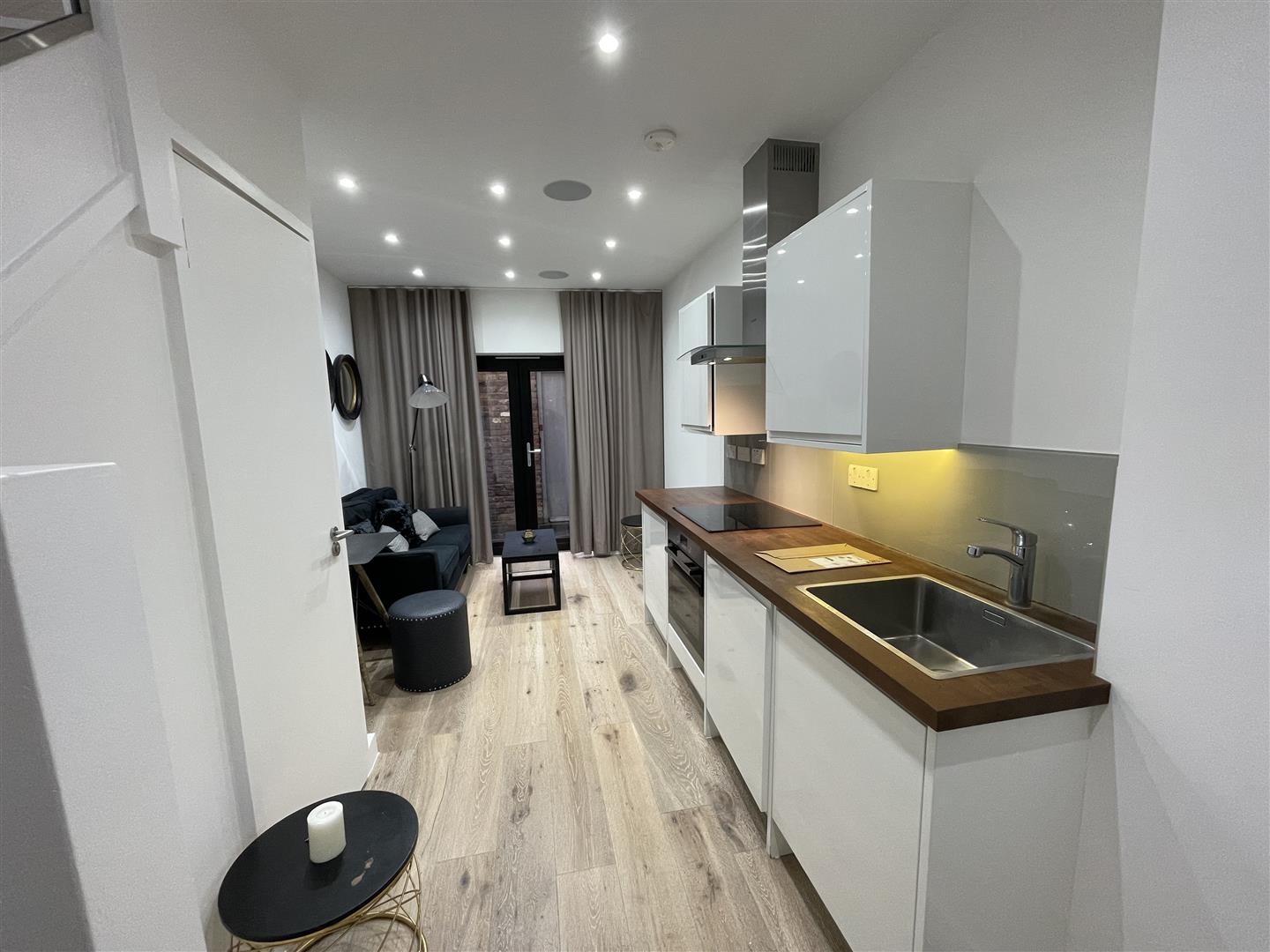 1 bed property in Siamese Mews, London